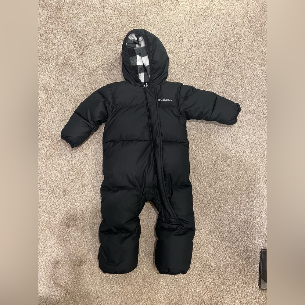 Columbia snowsuit 12-18- like new!